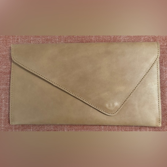 Nisolo Luisa Leather Clutch Almond Tan - Picture 2 of 15